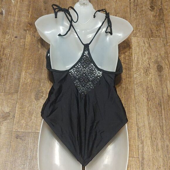 Beautiful one piece with lace accent, Large - Picture 2 of 3